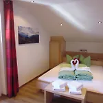 Gundolf Christine Appartement *