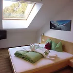 Gundolf Christine Appartement *