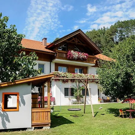 Gundolf Christine Apartment *