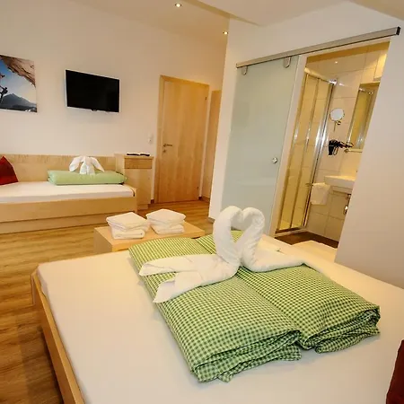 Gundolf Christine Apartment *