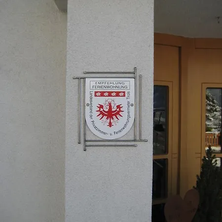 דירה Gundolf Christine *